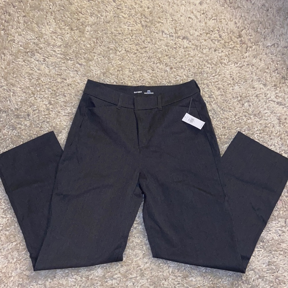 Old Navy - high rise pixie, new with tag, gray,size 6. Great condition.